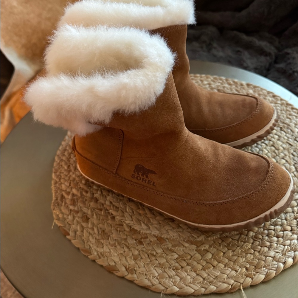Sorrel Elk women size 6 out n about bootie suede upper rubber sole pull on faux
